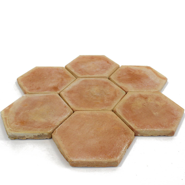 Tomette hexagonale paillée rosée