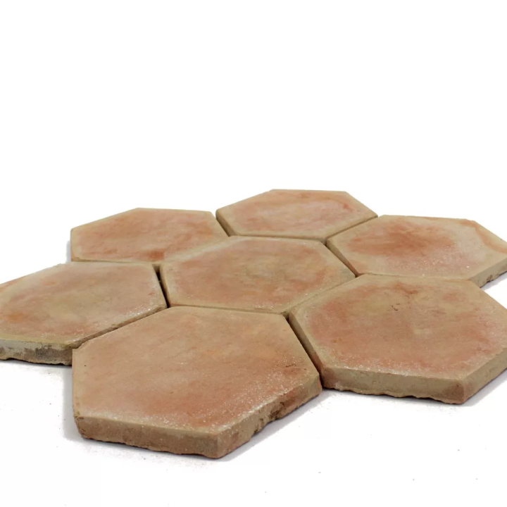 tomette hexagonale moulée main rosée 3