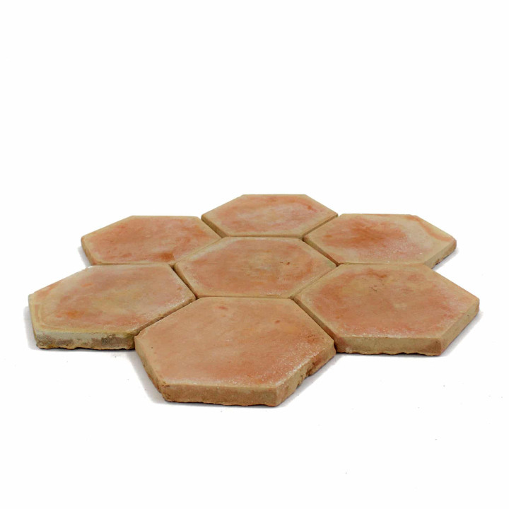 Tomette hexagonale paillée rosée