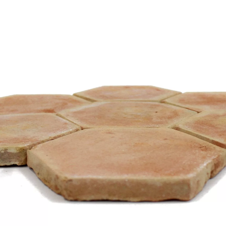 tomette hexagonale moulée main rosée 4