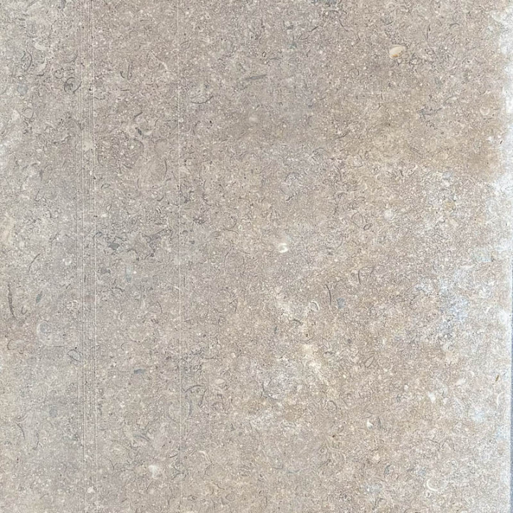 Margelle en pierre du Sinaï sablée brossée