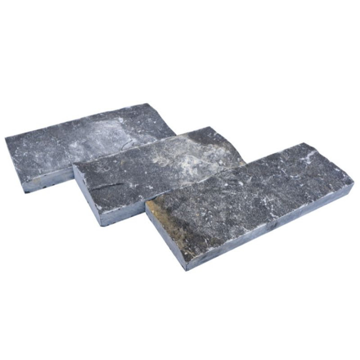 Parement travertin noir face éclatée - Longueurs variables x 10 cm x 2