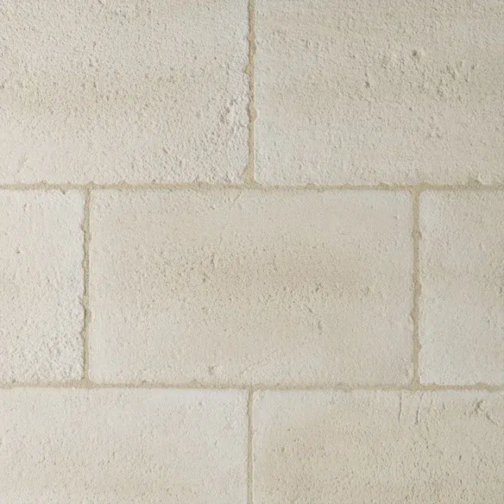 zoom sur un mur en pierre parement brécy