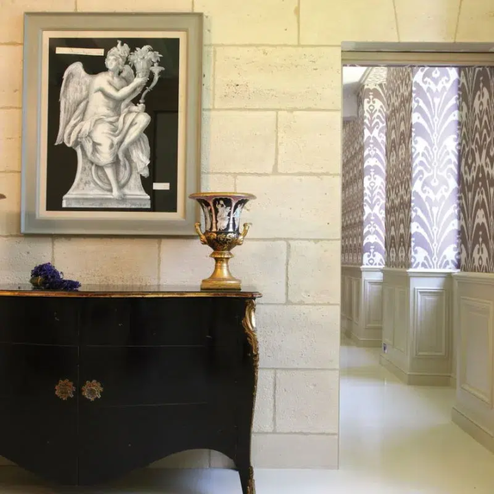 mur en pierre de parement brecy avec un tableau