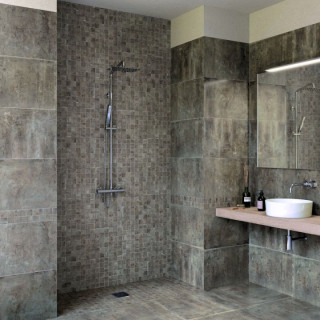 Mosaïque en carrelage effet metal