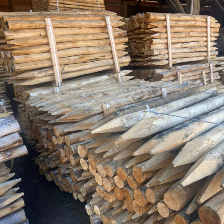 Piquet rond en Châtaignier écorcé