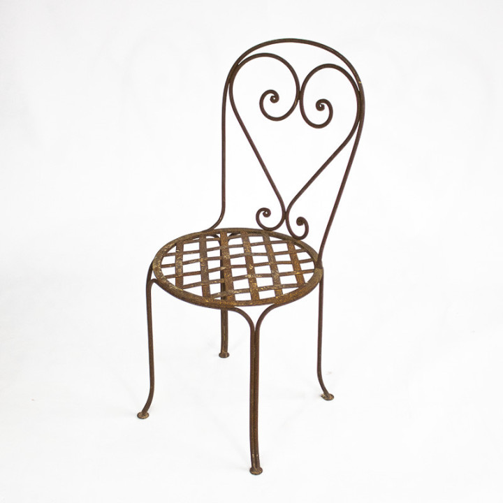 Chaise cœur en fer