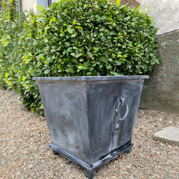 Caisses à oranger en métal