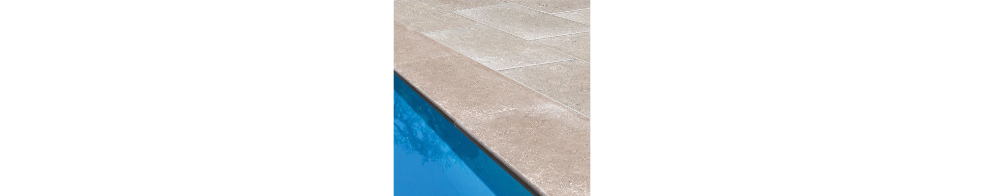 Margelles en pierre claire