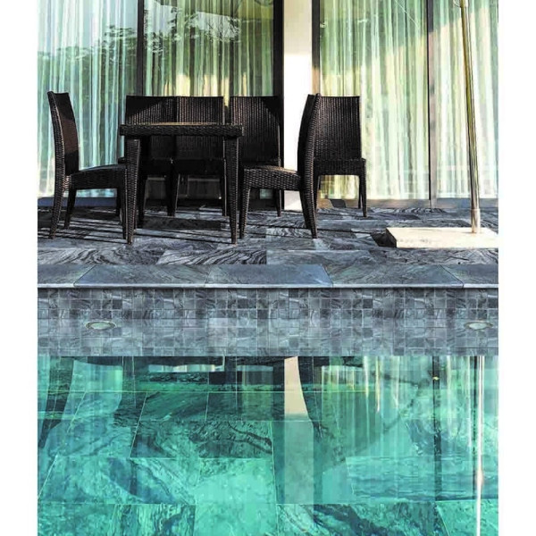 Margelles en pierre sombre