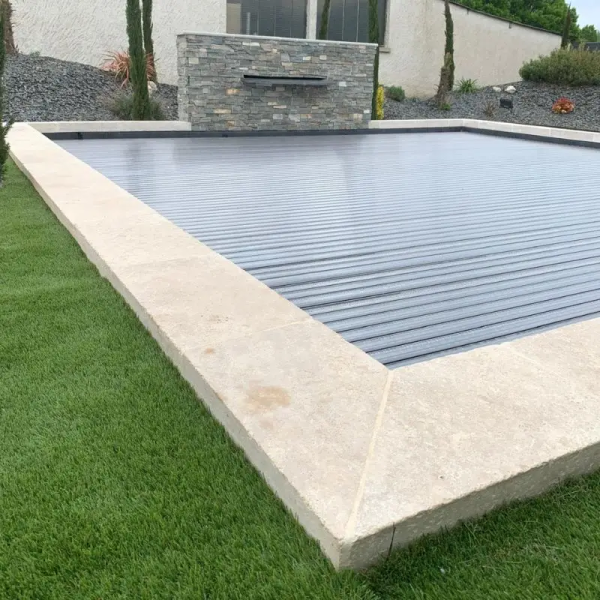 Margelles en travertin