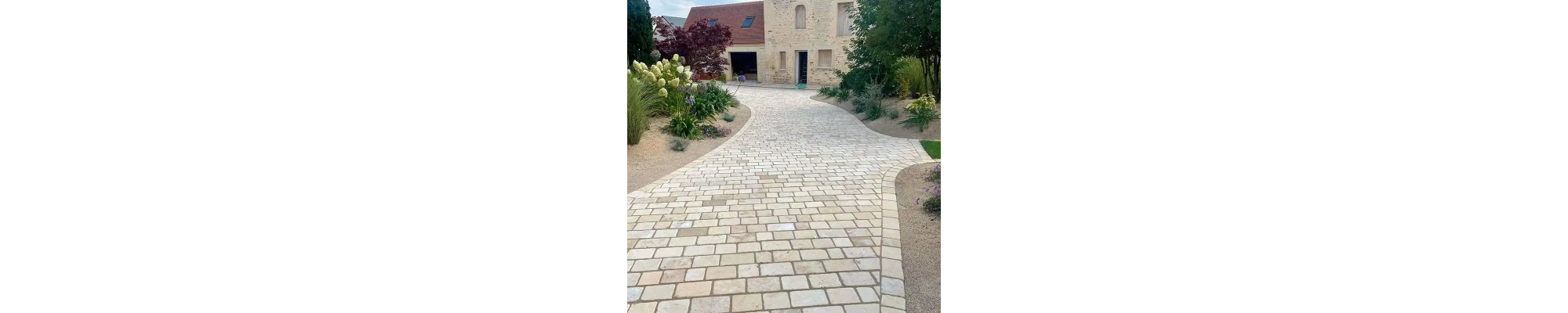 Pavés en pierre claire