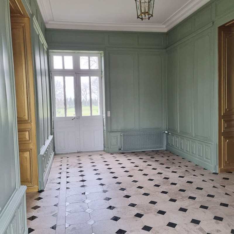 Dallage à cabochons en pierre du Nivernais au sol de votre entrée