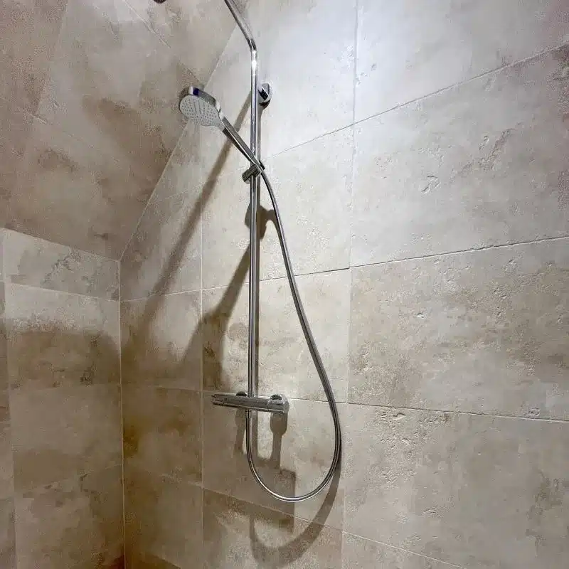 Inspiration salle de bain en travertin