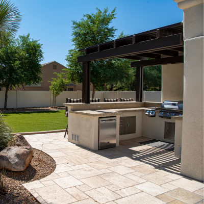 Comment poser des dalles extérieures sur du sable ?