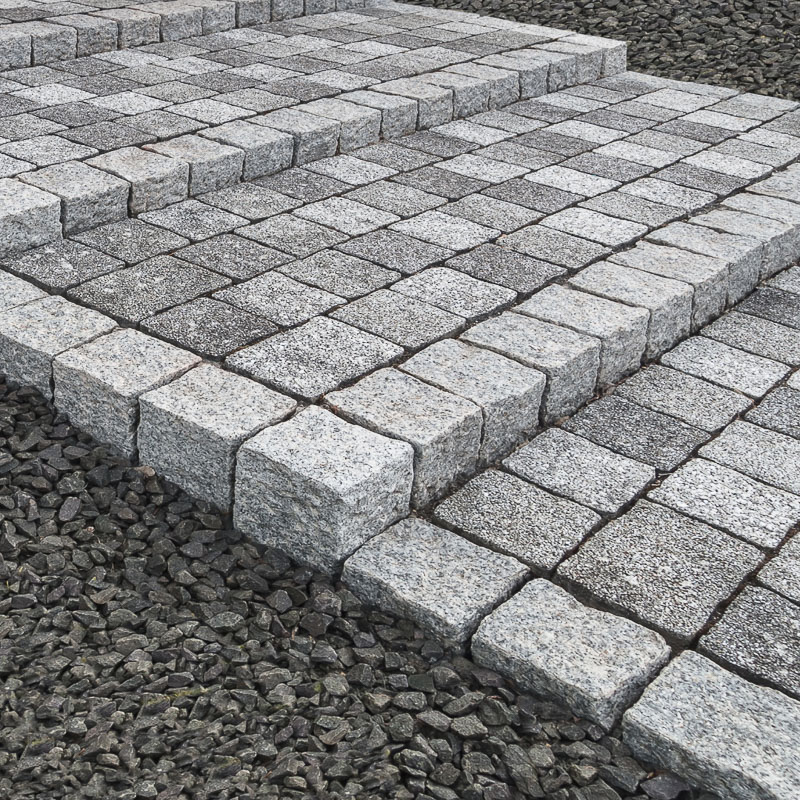 Idée déco : un escalier en pavé granit