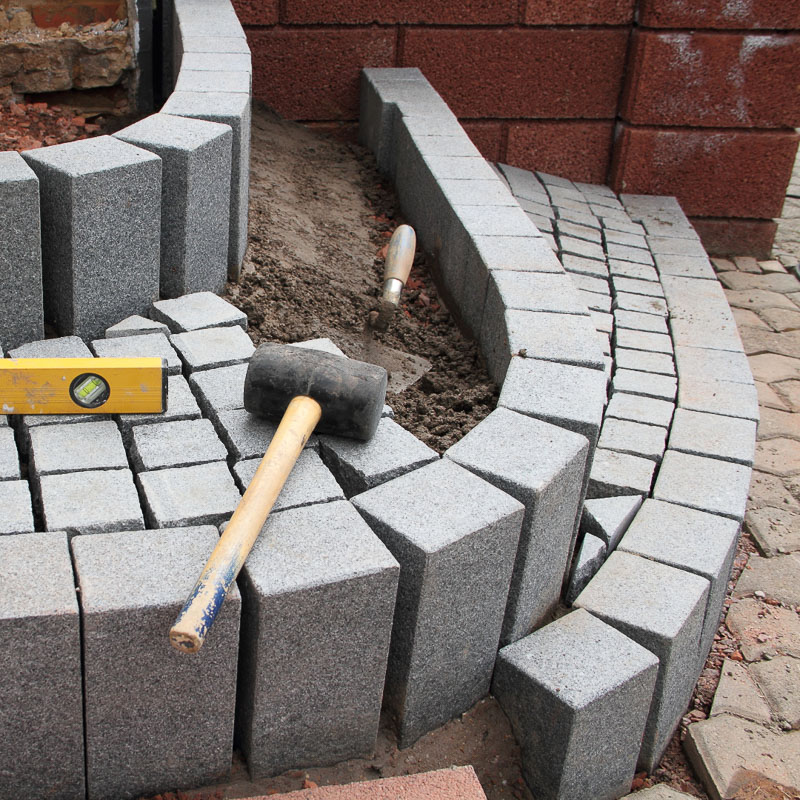 Construction d'un escalier en pavé granit