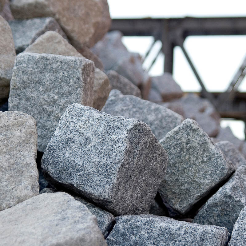 pavé granit bouchardé