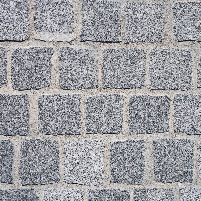 sol en pavé en granit bouchardé