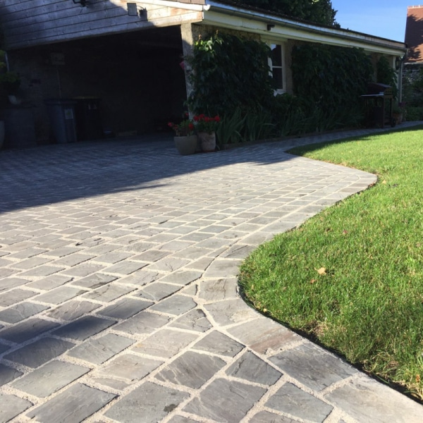 allée pavés grès kandla gris devant garage