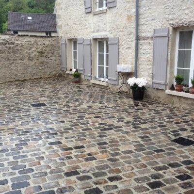 Comment faire une terrasse en pavés anciens ?