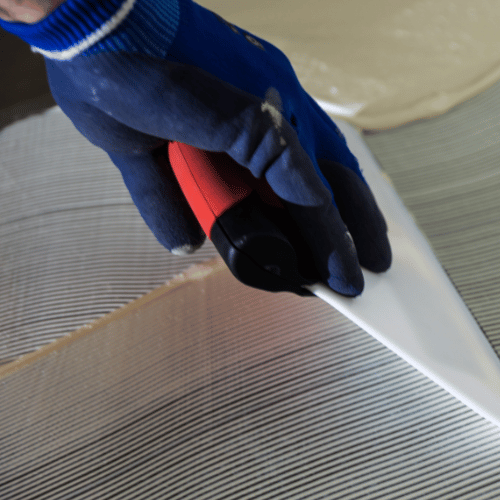 Peut-on coller des dalles PVC sur du lino ?