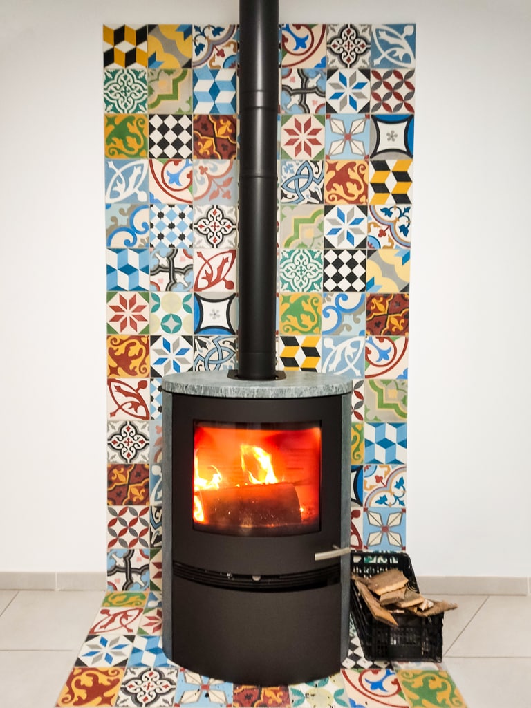Carreaux de ciment &amp; poêle à bois