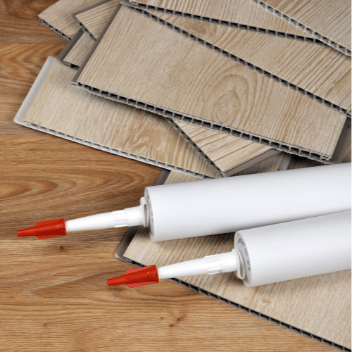 Comment coller une dalle PVC sur du placo ?