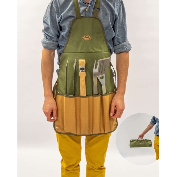 tablier bbq avec outils porté par un homme