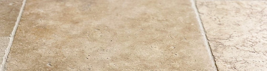 Guide d'achat : comment choisir son sol en travertin ?