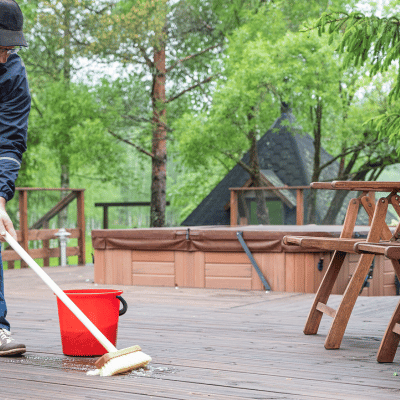 Comment effectuer le nettoyage d'une lame de terrasse en bois ?