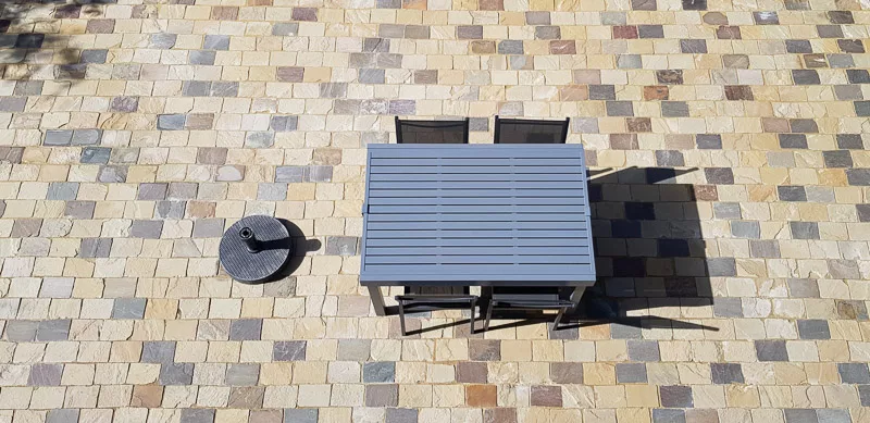 Une terrasse en pavés ça change !