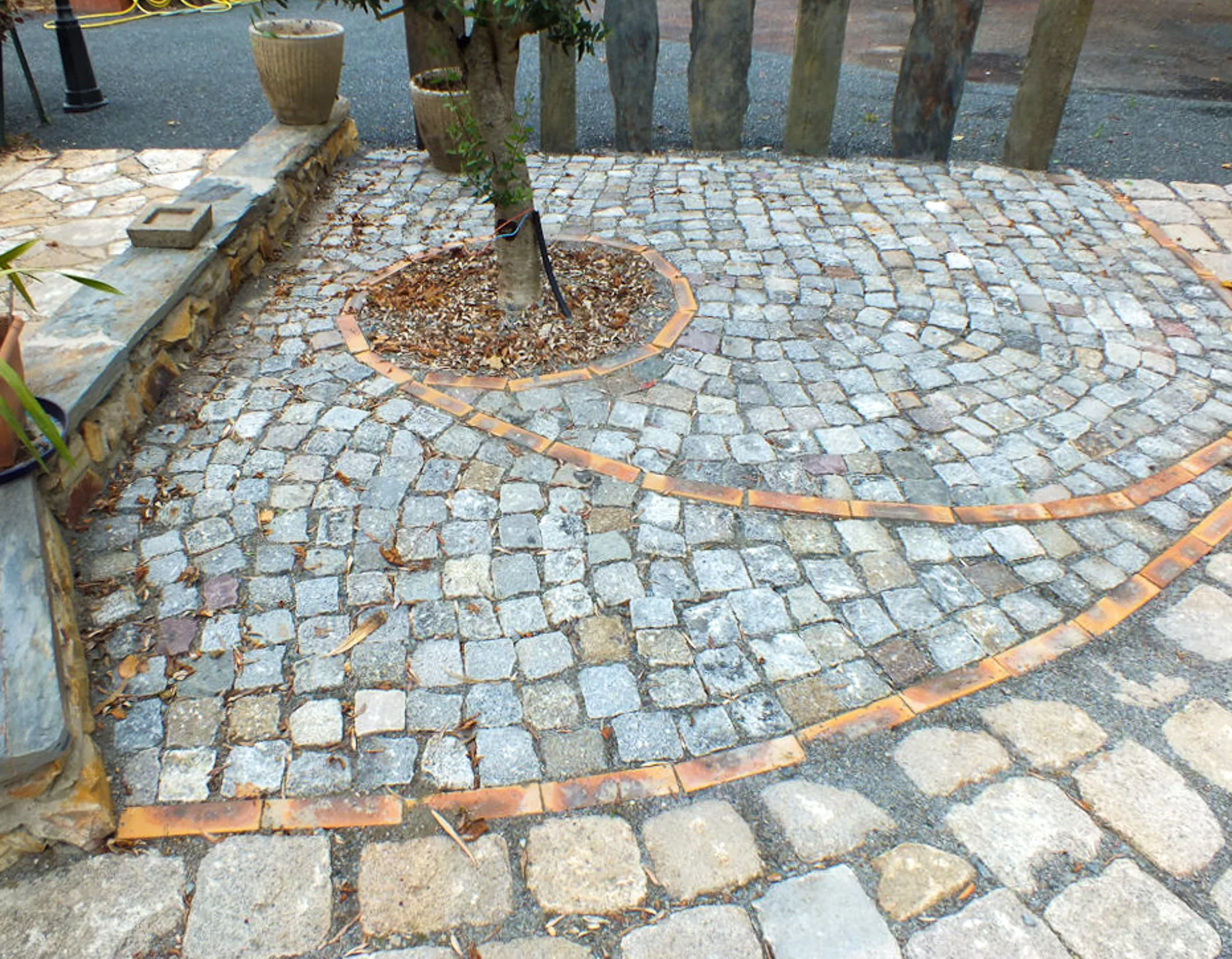 Charmante cour en pavé granit ancien