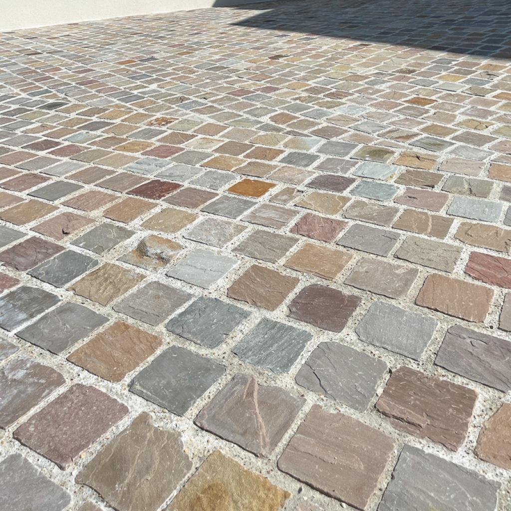 pavés grès kandla revêtement de sol devant garage