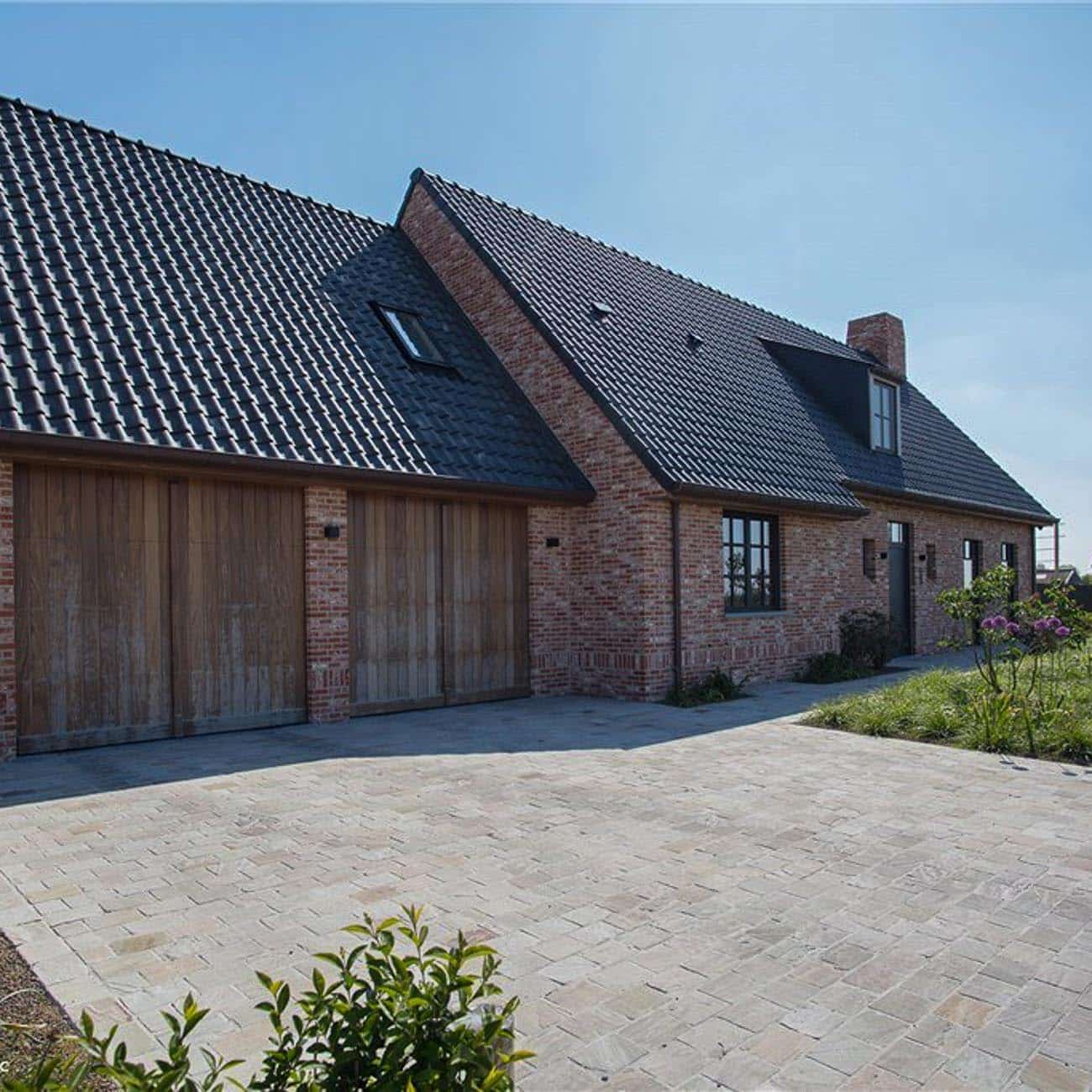 Une entrée en pavé : l’élégance intemporelle pour votre maison