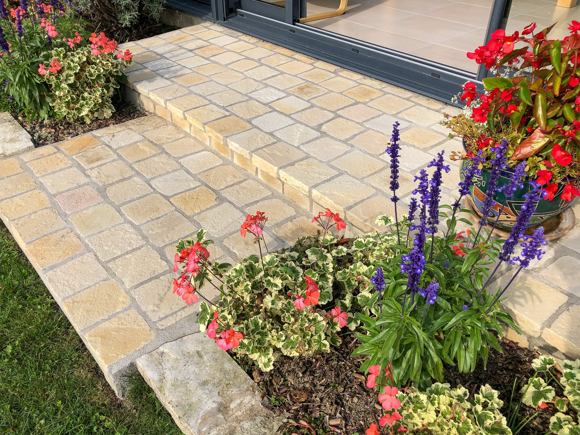 Comment poser des pavés en grès ?