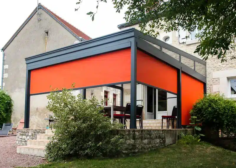 Peut-on installer un brasero sous une pergola ?